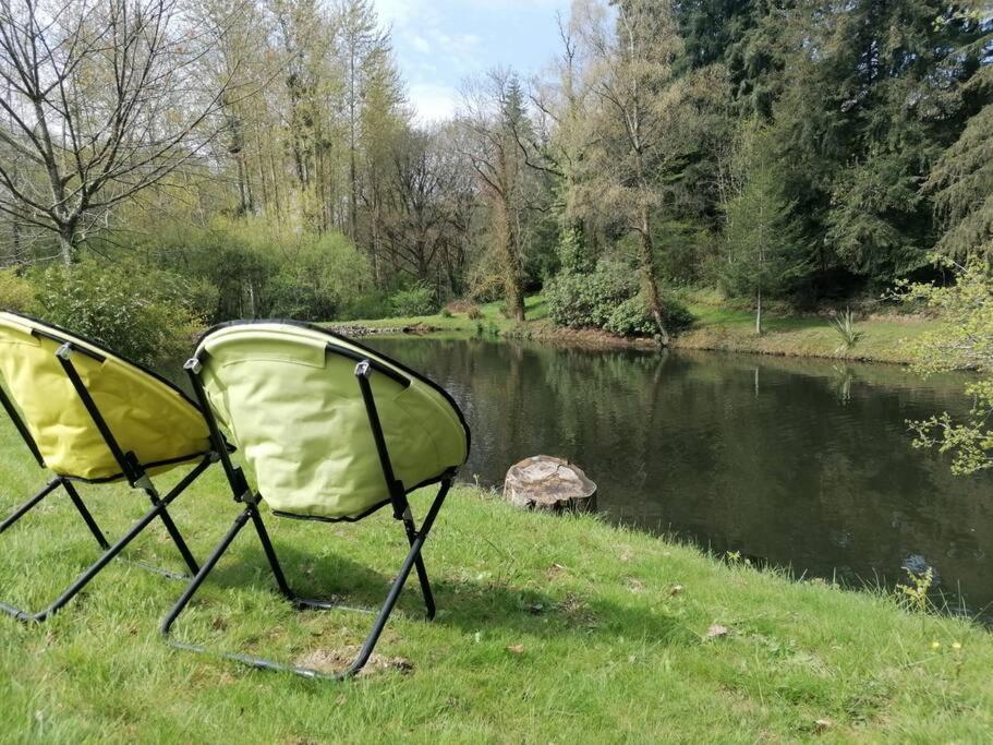 Chalet En Pleine Nature Au Bord D'Un Etang Lanvallay Exterior foto