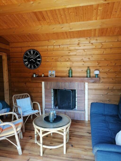 Chalet En Pleine Nature Au Bord D'Un Etang Lanvallay Exterior foto