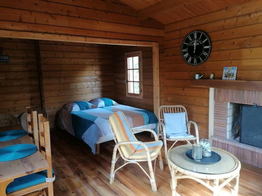 Chalet En Pleine Nature Au Bord D'Un Etang Lanvallay Exterior foto